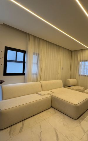 Casa à venda com 140m², 3 quartos e 4 vagas Casa à venda com 140m², 3 quartos e 4 vagasSala
