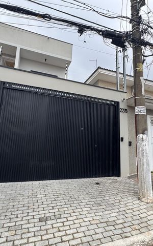 Casa à venda com 140m², 3 quartos e 4 vagas Casa à venda com 140m², 3 quartos e 4 vagasFachada com PLACA