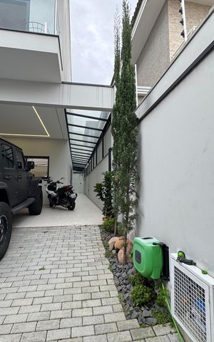 Casa à venda com 140m², 3 quartos e 4 vagas Casa à venda com 140m², 3 quartos e 4 vagasGaragem