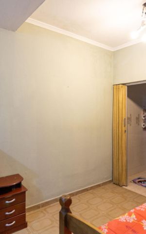 Casa à venda com 200m², 5 quartos e 2 vagas Casa à venda com 200m², 5 quartos e 2 vagasQuarto 5 - Suíte
