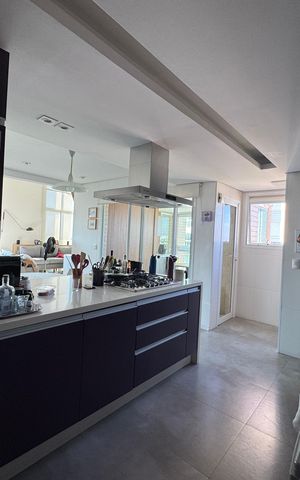 Apartamento à venda com 200m², 3 quartos e 4 vagas Apartamento à venda com 200m², 3 quartos e 4 vagasCozinha