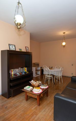 Apartamento à venda com 160m², 4 quartos e 2 vagas Apartamento à venda com 160m², 4 quartos e 2 vagasSala