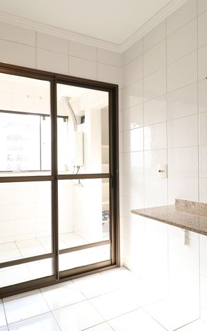Apartamento à venda com 94m², 2 quartos e 2 vagasCozinha e Área de Serviço