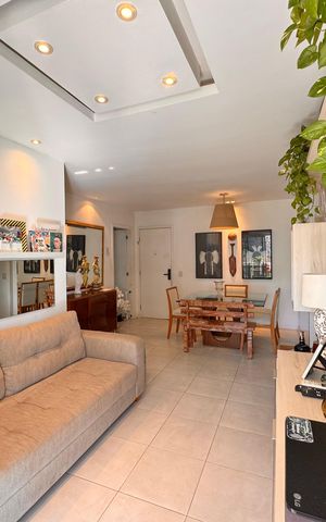 Apartamento à venda com 107m², 4 quartos e 2 vagas Apartamento à venda com 107m², 4 quartos e 2 vagasSala