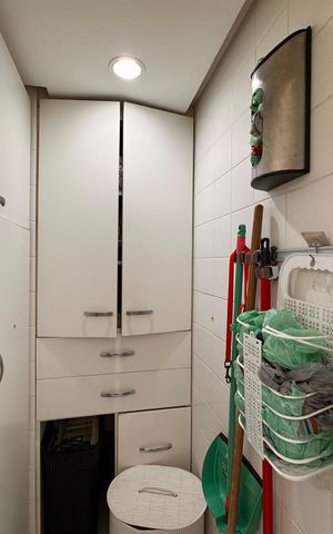 Apartamento à venda com 107m², 4 quartos e 2 vagas Apartamento à venda com 107m², 4 quartos e 2 vagasCozinha e Área de Serviço - Despensa
