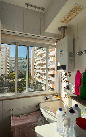 Apartamento à venda com 107m², 4 quartos e 2 vagas Apartamento à venda com 107m², 4 quartos e 2 vagasCozinha e Área de Serviço