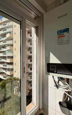 Apartamento à venda com 107m², 4 quartos e 2 vagas Apartamento à venda com 107m², 4 quartos e 2 vagasCozinha e Área de Serviço