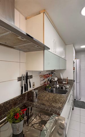 Apartamento à venda com 107m², 4 quartos e 2 vagas Apartamento à venda com 107m², 4 quartos e 2 vagasCozinha e Área de Serviço