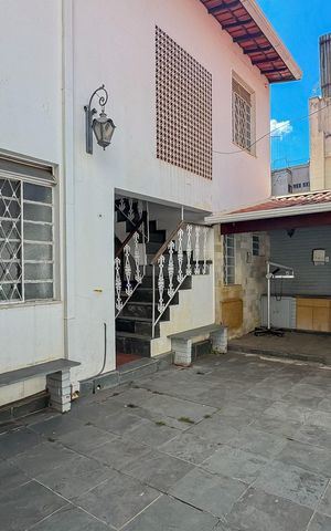 Casa à venda com 230m², 4 quartos e 4 vagas