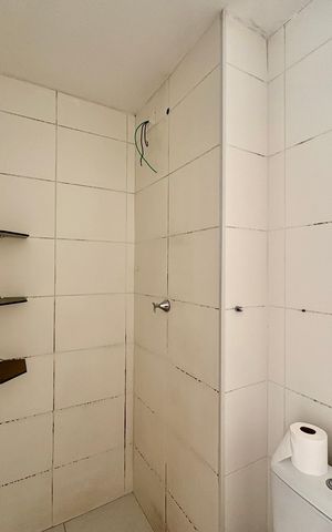 Apartamento à venda com 33m², 2 quartos e sem vaga Apartamento à venda com 33m², 2 quartos e sem vagaBanheiro social