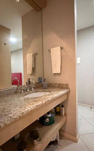 Studio para alugar com 37m², 1 quarto e 1 vaga Studio para alugar com 37m², 1 quarto e 1 vagaBanheiro
