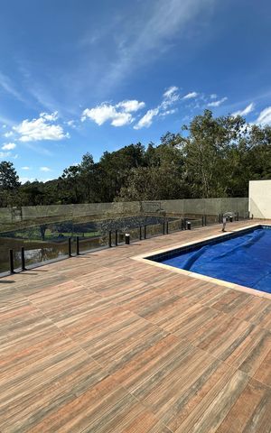Casa de condomínio à venda com 304m², 4 quartos e 4 vagasPiscina