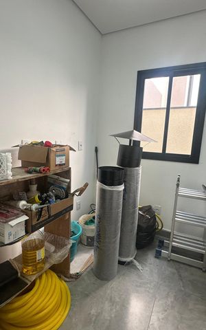 Casa de condomínio à venda com 304m², 4 quartos e 4 vagasQuarto de Serviço
