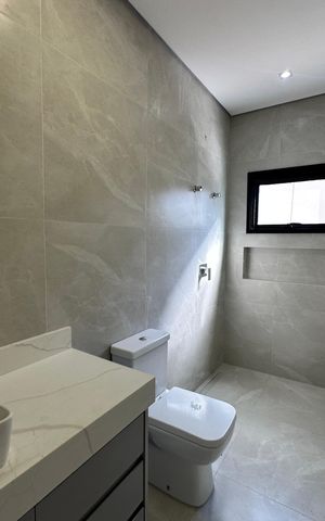 Casa de condomínio à venda com 304m², 4 quartos e 4 vagasBanheiro da Suíte 1