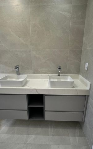 Casa de condomínio à venda com 304m², 4 quartos e 4 vagasBanheiro da Suíte 2