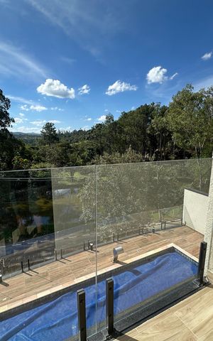Casa de condomínio à venda com 304m², 4 quartos e 4 vagasVaranda