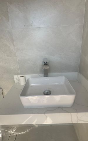 Casa de condomínio à venda com 304m², 4 quartos e 4 vagasBanheiro 2