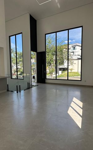 Casa de condomínio à venda com 304m², 4 quartos e 4 vagasSala