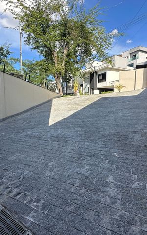 Casa de condomínio à venda com 304m², 4 quartos e 4 vagasGaragem