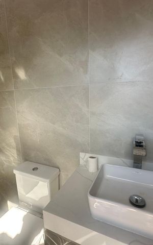 Casa de condomínio à venda com 304m², 4 quartos e 4 vagasBanheiro 2