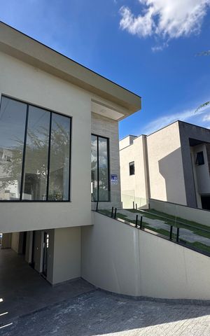 Casa de condomínio à venda com 304m², 4 quartos e 4 vagasFachada