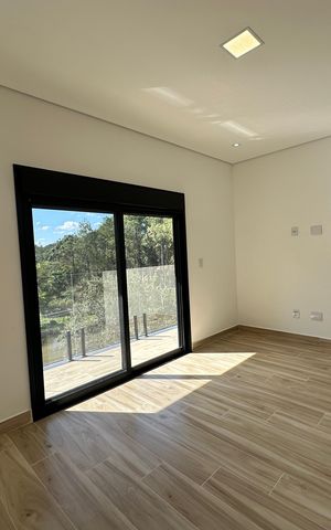 Casa de condomínio à venda com 304m², 4 quartos e 4 vagasSuíte 2