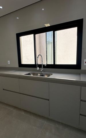 Casa de condomínio à venda com 304m², 4 quartos e 4 vagasCozinha