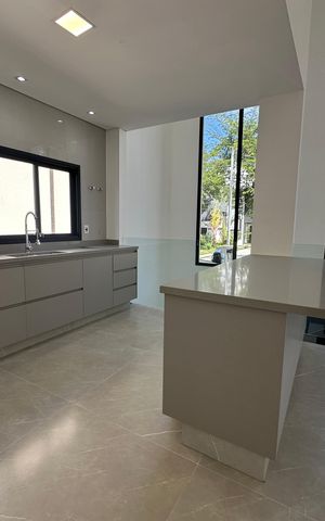 Casa de condomínio à venda com 304m², 4 quartos e 4 vagasCozinha