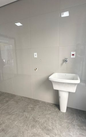 Casa de condomínio à venda com 304m², 4 quartos e 4 vagasÁrea de Serviço