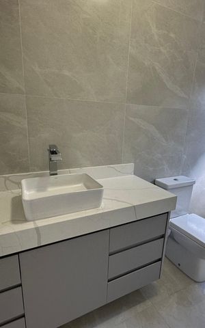Casa de condomínio à venda com 304m², 4 quartos e 4 vagasBanheiro da Suíte 1