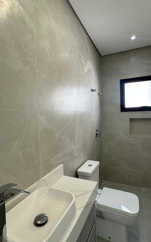 Casa de condomínio à venda com 304m², 4 quartos e 4 vagasBanheiro 1