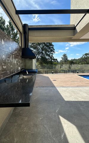 Casa de condomínio à venda com 304m², 4 quartos e 4 vagasChurrasqueira