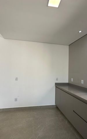 Casa de condomínio à venda com 304m², 4 quartos e 4 vagasCozinha