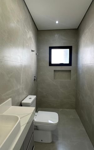 Casa de condomínio à venda com 304m², 4 quartos e 4 vagasBanheiro 1