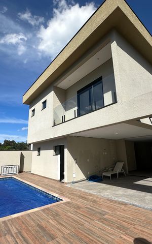 Casa de condomínio à venda com 304m², 4 quartos e 4 vagasPiscina
