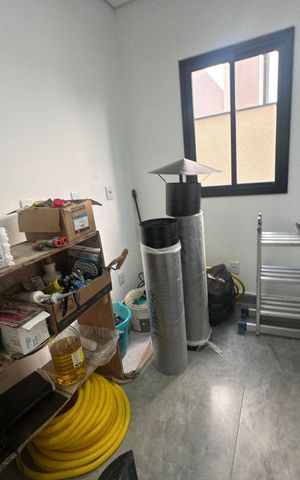 Casa de condomínio à venda com 304m², 4 quartos e 4 vagasQuarto de Serviço