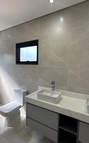 Casa de condomínio à venda com 304m², 4 quartos e 4 vagasBanheiro da Suíte 2