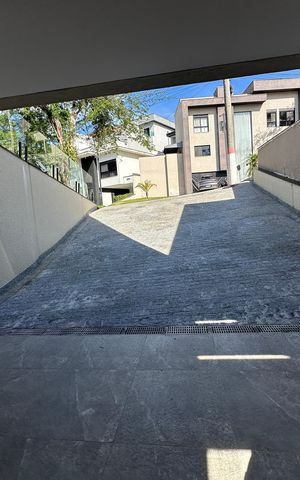 Casa de condomínio à venda com 304m², 4 quartos e 4 vagasGaragem