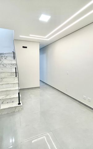 Casa à venda com 123m², 3 quartos e 2 vagas Casa à venda com 123m², 3 quartos e 2 vagasSala