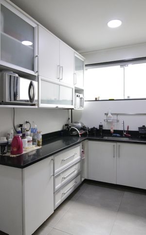 Casa de condomínio para alugar com 375m², 4 quartos e 2 vagasCozinha