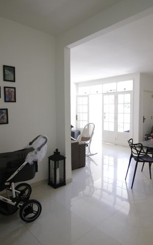 Casa de condomínio para alugar com 375m², 4 quartos e 2 vagasSala