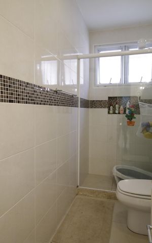 Casa de condomínio para alugar com 375m², 4 quartos e 2 vagasBanheiro