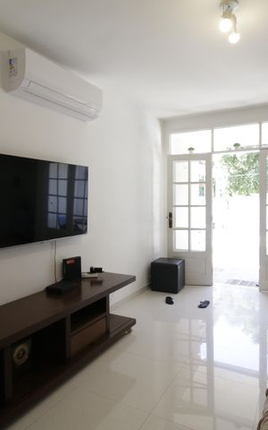 Casa de condomínio para alugar com 375m², 4 quartos e 2 vagasSala