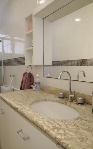 Casa de condomínio para alugar com 375m², 4 quartos e 2 vagasBanheiro