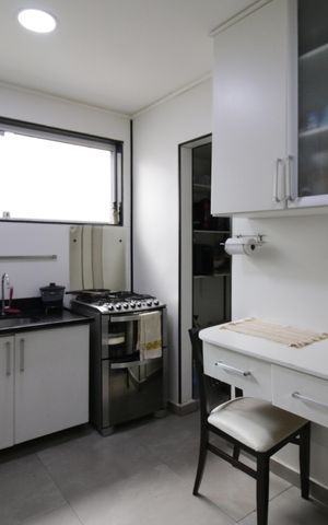 Casa de condomínio para alugar com 375m², 4 quartos e 2 vagasCozinha