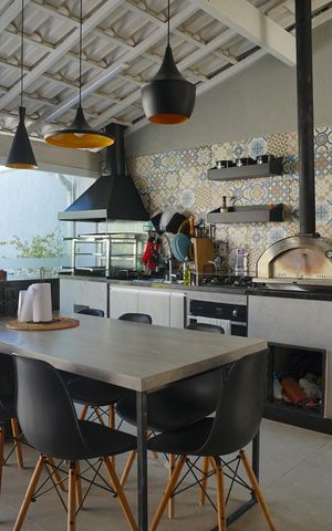 Casa à venda com 249m², 4 quartos e 2 vagas Casa à venda com 249m², 4 quartos e 2 vagasÁrea gourmet