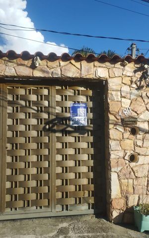 Casa à venda com 360m², 5 quartos e 4 vagas Casa à venda com 360m², 5 quartos e 4 vagasplaca instalada TIKP-220