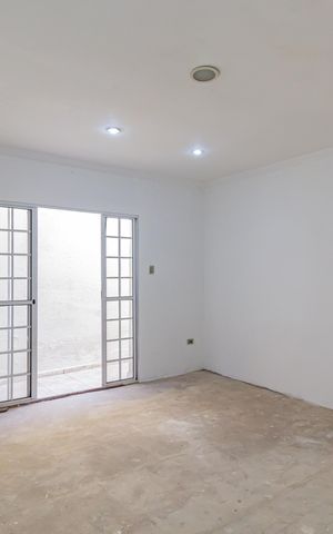 Casa à venda com 130m², 4 quartos e 1 vaga Casa à venda com 130m², 4 quartos e 1 vagaSala