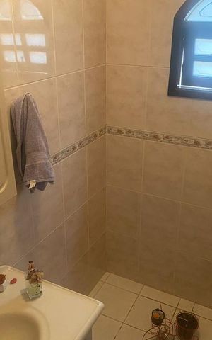 Casa à venda com 164m², 3 quartos e 2 vagas Casa à venda com 164m², 3 quartos e 2 vagasBanheiro