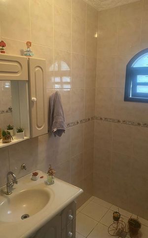 Casa à venda com 164m², 3 quartos e 2 vagas Casa à venda com 164m², 3 quartos e 2 vagasBanheiro